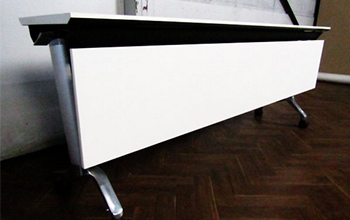 コンフェスト(CONFEST)テーブル